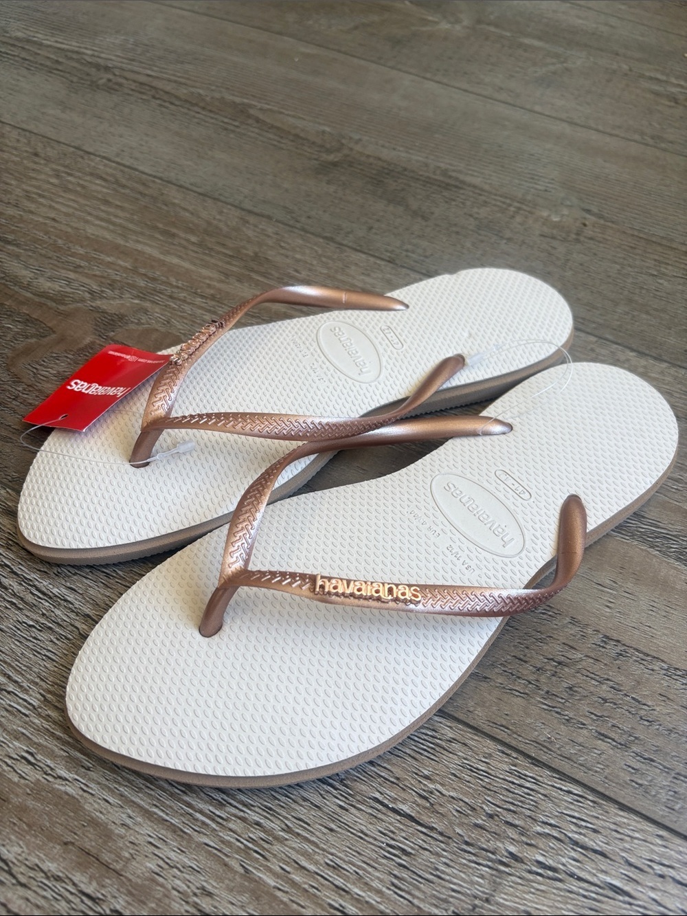 Havaianas Slim Point Flip Flop Sandals in Beige w Rose Gold Straps
